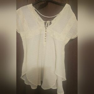 DAVI & DANI Cream Lace V-Neck Blouse Size Med